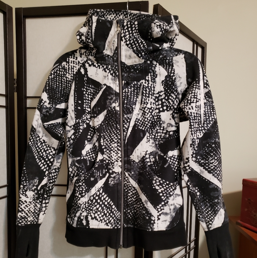 Lululemon Scuba Jacket Size 6 EUC